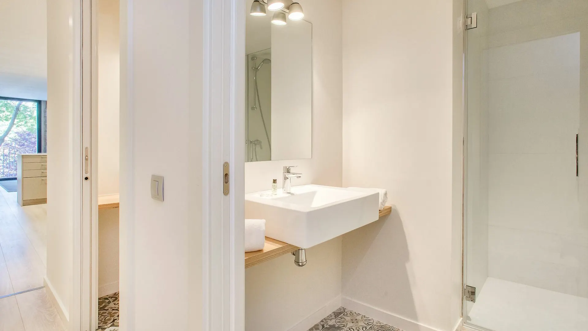 Flateli Exclusivos Placa Catalunya Χιρόνα 0*,  Ισπανία
